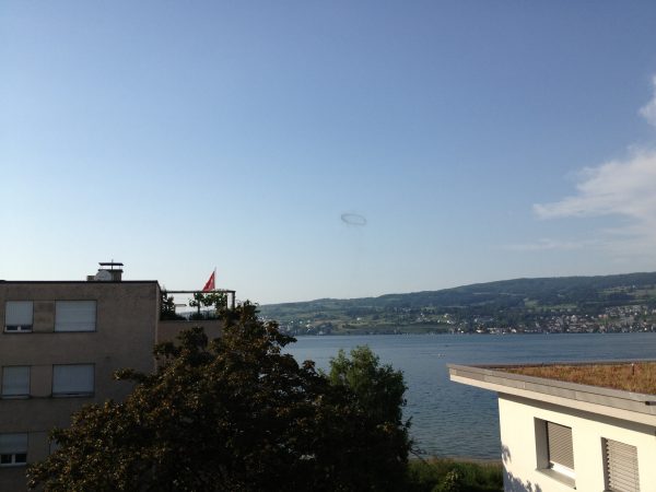 Un extraño anillo de humo, sobre el lago Zurich desconcierta a residentes y científicos Anillo-de-humo-4-mn2