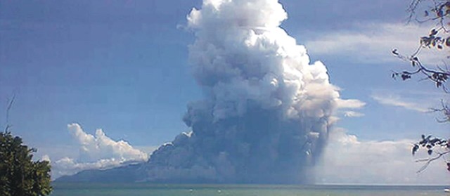Mortal erupción del Monte Rokatenda (Paluweh) en Indonesia Erupcion-monte-rokatenda-10082013-mn2