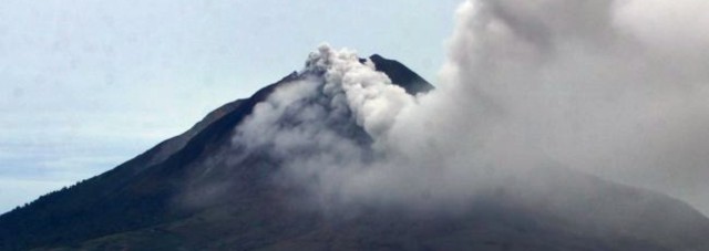 Monte Sinabung indonesia erupcion 17092013 mn2 ind