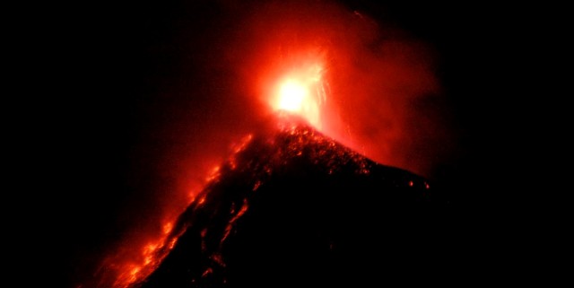 erupción Volcán de Fuego Guatemala nov2013 Indagadores wp